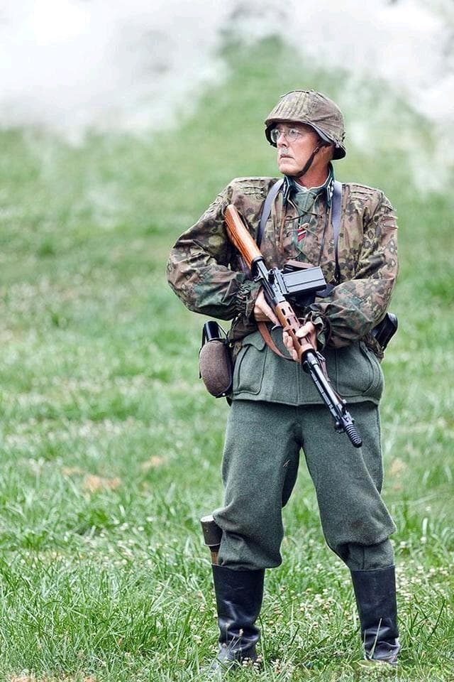 战场精锐：二战德军FG42伞兵步枪