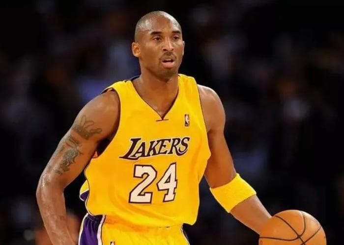 科比的人气极高，所以，NBA以科比的名字命名全明星赛MVP奖杯