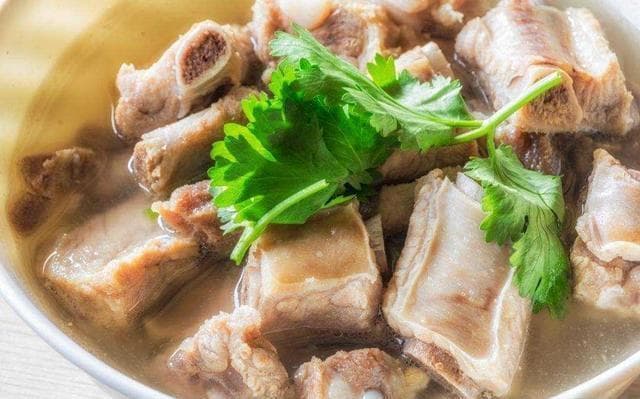 炖排骨用料太多，难怪不好吃！记住只用3味料，肉嫩不柴汤好喝