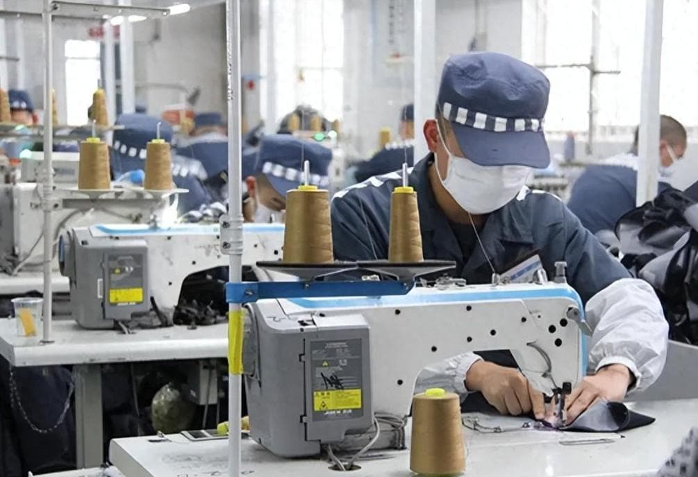 服刑人员劳动一个月能给多少钱？监狱真实生活，每周上6天班？