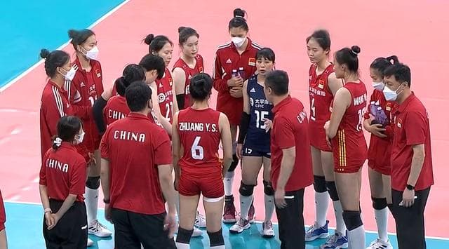 中国女排3-1锁定小组第一！王逸凡成意外惊喜，吴梦洁状态低迷