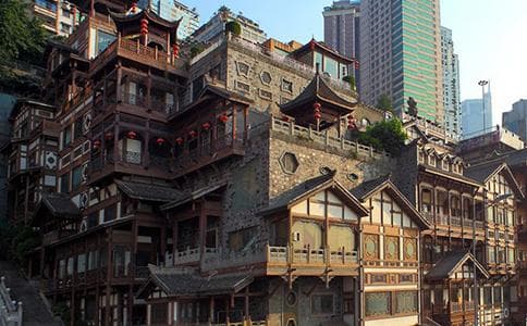 在重庆旅游中如何了解当地的非遗文化和手工艺传统？