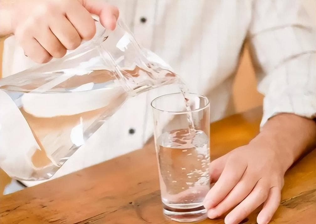 嘴唇干燥起皮，不只是缺水！这四大脾胃问题才是根本原因