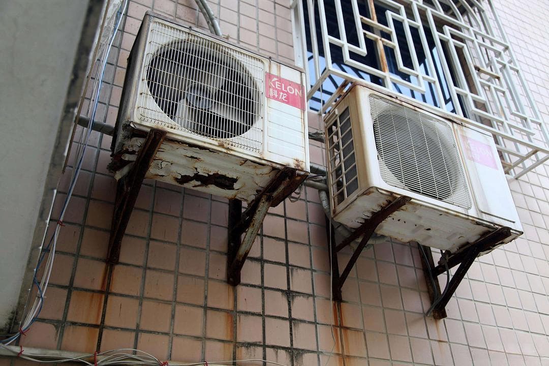 空调外机要不要遮挡起来？多亏空调师傅的告诫，很多人都做错了