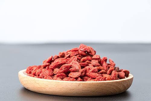 枸杞泡水是沉的好还是浮的好？泡过水的枸杞还能吃吗？