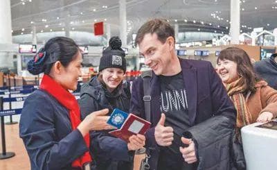 央媒看海南｜《人民日报》关注：外国人在海南三亚的旅游体验
