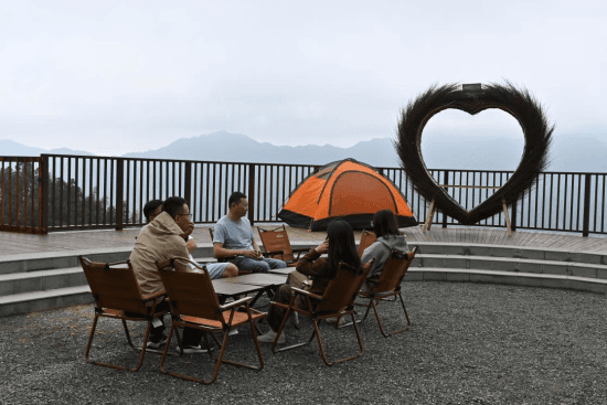 星空露营、瀑布咖啡……国庆假期，来一场徽州天路探秘之旅