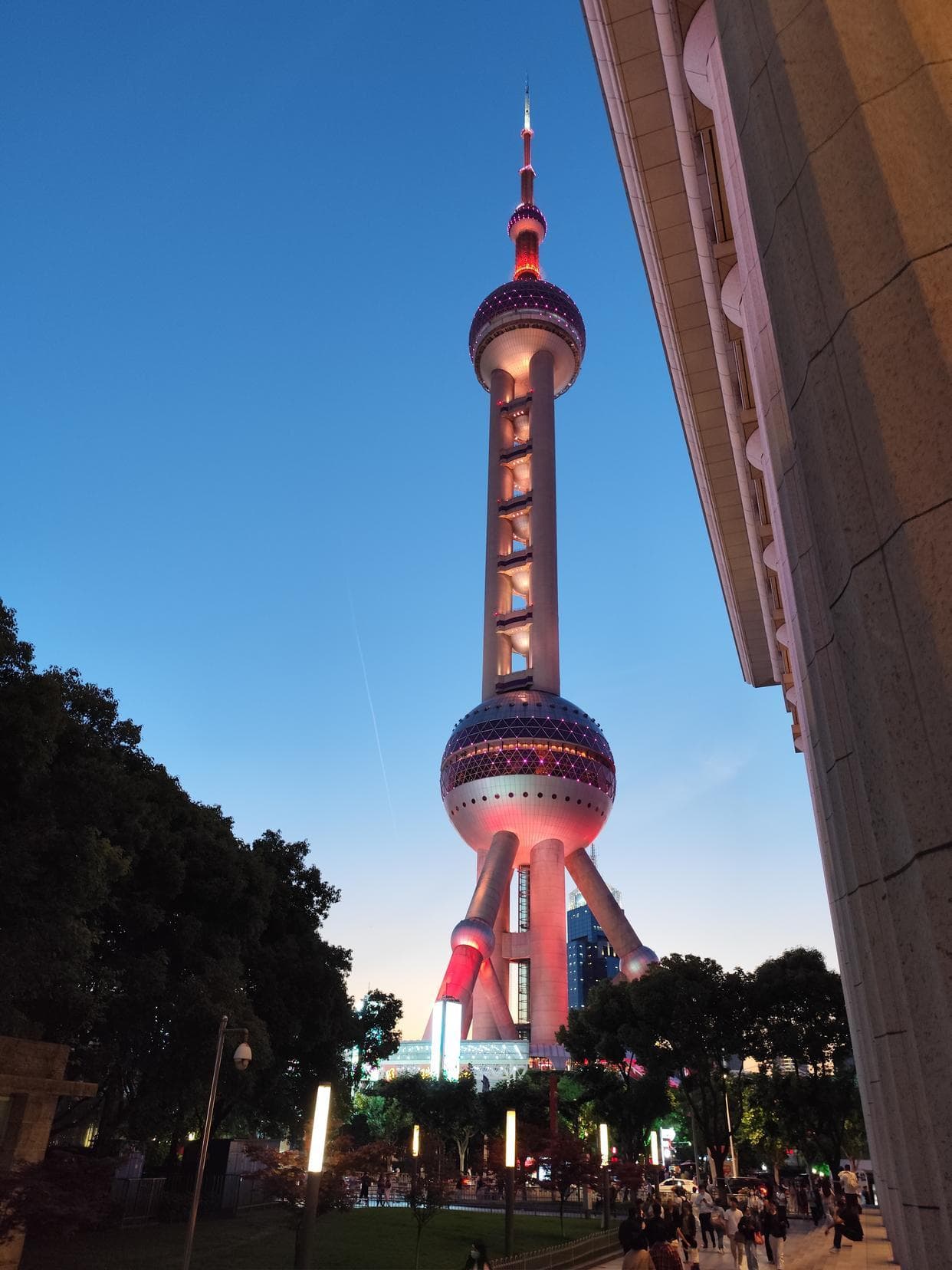上海东方明珠塔空中旋转餐厅用餐攻略