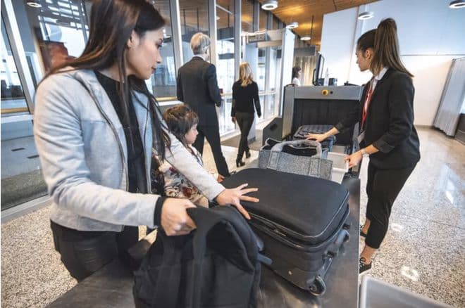机场安全员提醒：这三样东西可以带上飞机，下次别再傻傻扔掉了