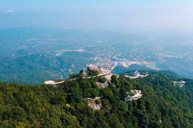 这里是中国福建福州！站在旗冠顶俯瞰，瞬间懂得“一览众山小”