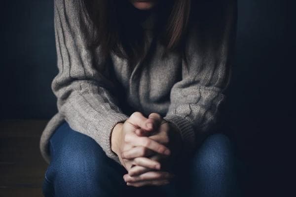 抑郁症为什么让人如此痛苦？探索缓解抑郁症痛苦的途径和策略。