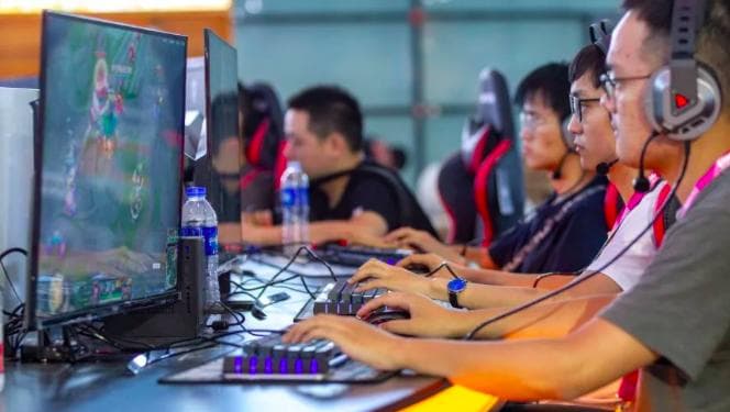 中国未成年人游戏新政引争议：限制时间能否真正解决问题？