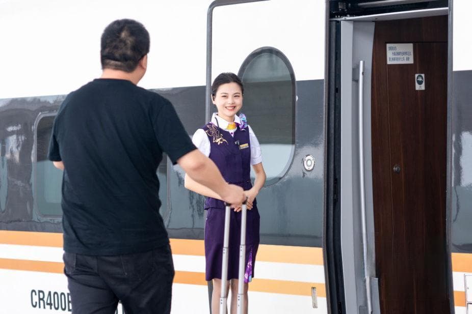 坐“最美高铁”看中国，畅享新时代美丽画卷