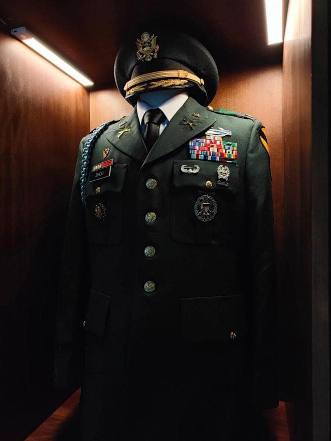 十个不同国家的陆军常服，德国仍旧保留普鲁士风格