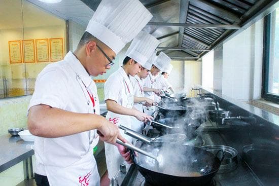 初中生学厨师哪个学校好，全国厨师学校有哪些