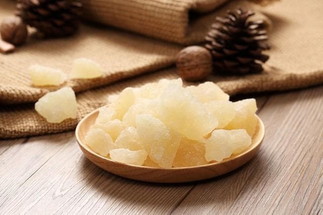 单晶冰糖和黄冰糖：美食里的甜蜜秘密，你选对了吗？