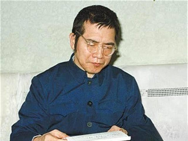 数学家陈景润，在不足6平方的小屋里，研究出“1+2”的世界成果
