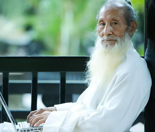 人老了不在于运动，不在于喝水，医生提醒：只需牢记4项长寿准则