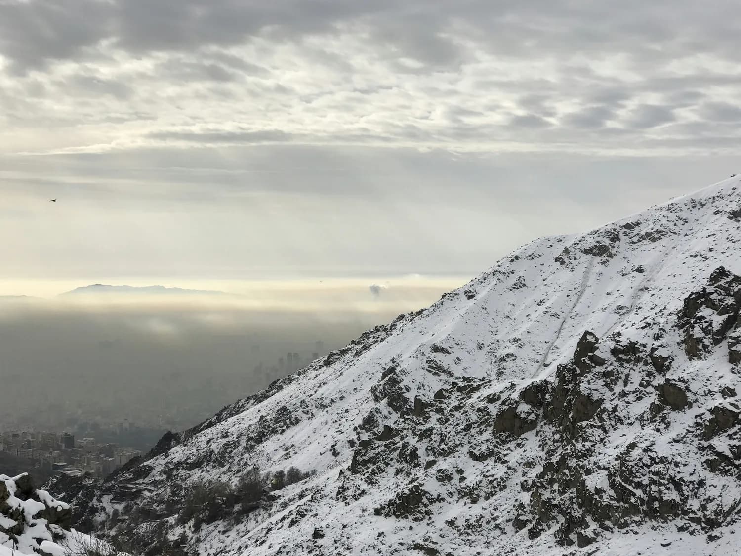 冬日探秘山西绵山：雪覆古刹，栈道凌空