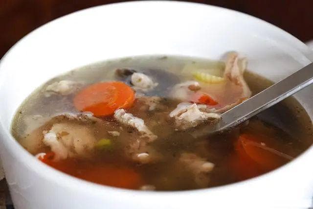 鸽子汤揭秘：哺乳期喝了会咋样？回奶还是下奶？