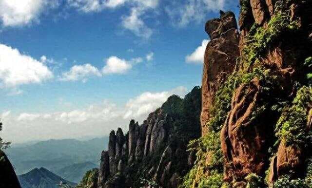 黄山天都峰、华山险道、三清山栈道：中国三大险峰挑战