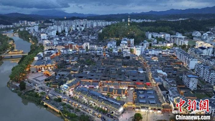 福建泰宁：传统与现代交融 古城"活化"绘新景