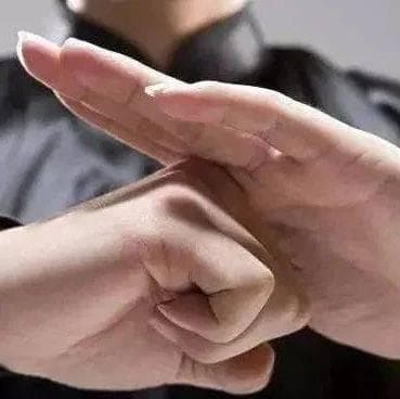 武术抱拳礼中的养生智慧