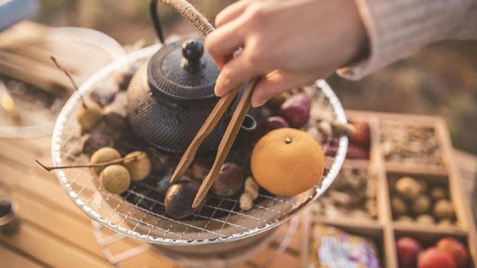 水果烤着吃还有营养吗？围炉煮茶的健康指南：茶、果、点心这样吃