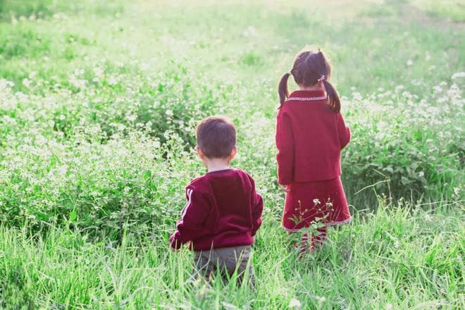 为什么孩子越吼越不听话？孩子发脾气时你的反应，影响他一生