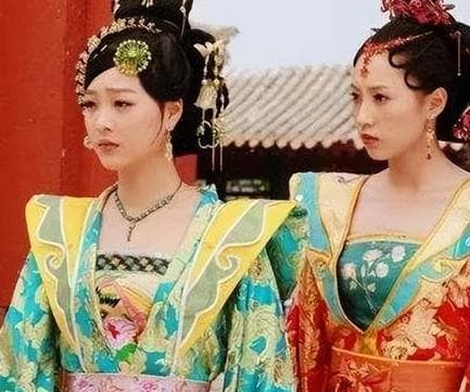 揭秘古代妃子的一天：从晨起到夜间的宫廷生活