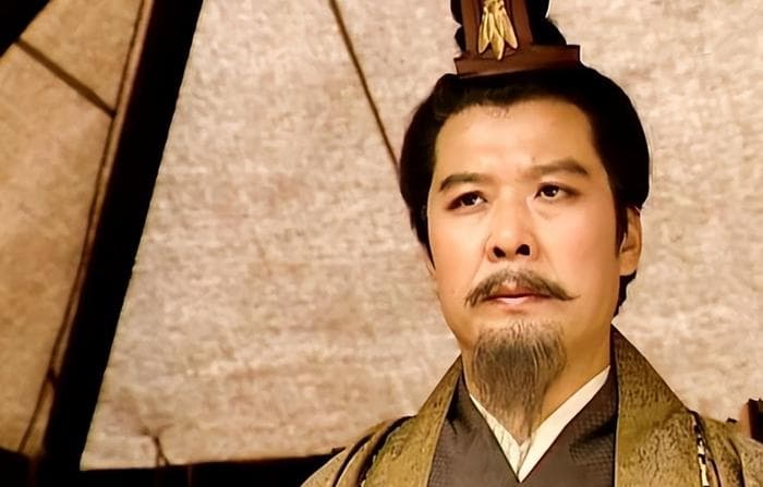 草根逆袭：刘备的草鞋摊如何绊倒东汉“公务员考试”？