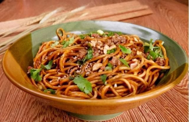 为什么武汉人眼中的“美食一哥”热干面，外地朋友们却觉得很难吃