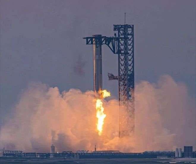 星舰“筷子夹火箭”成功，五大优点或使我国长征九号放弃悬索回收