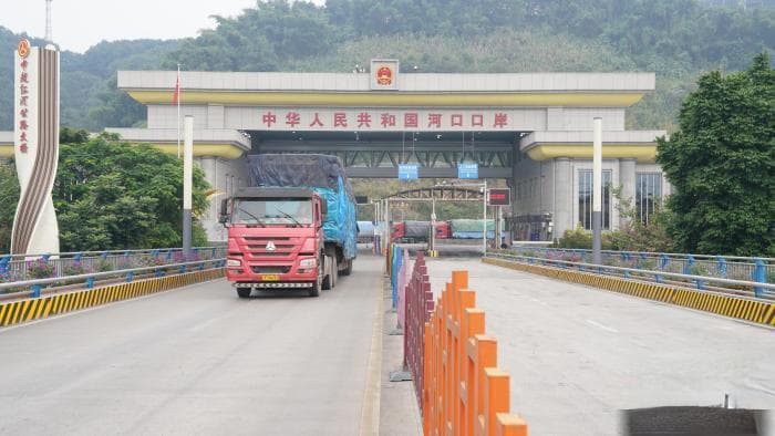 中越边境河口口岸今年进出口货物突破400万吨