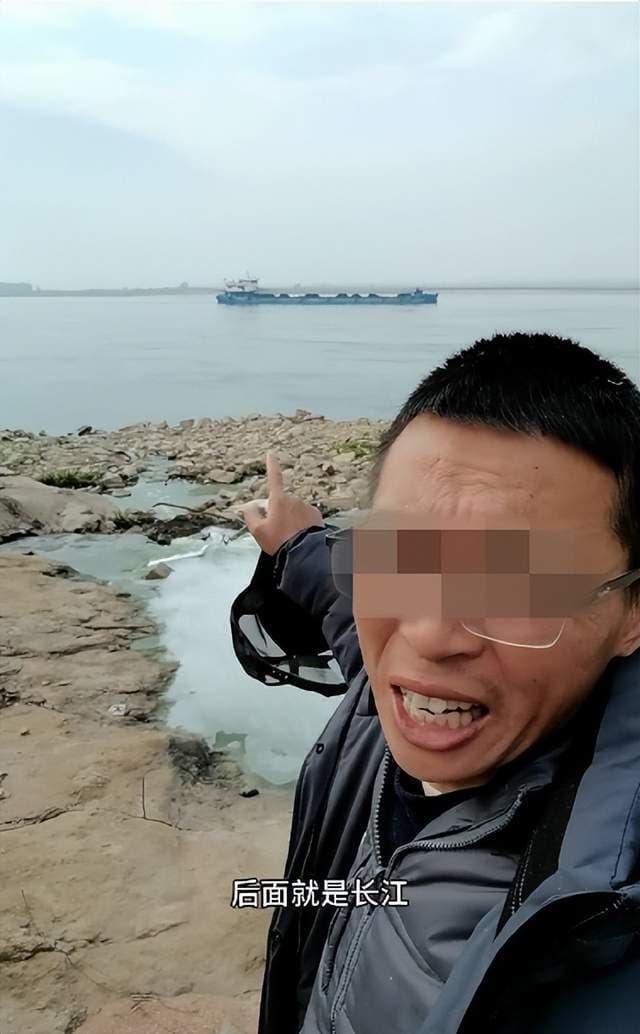 网友现场拍视频，举报河沟刺鼻污水排长江；湖北宜都市相关部门：已组建专班介入调查