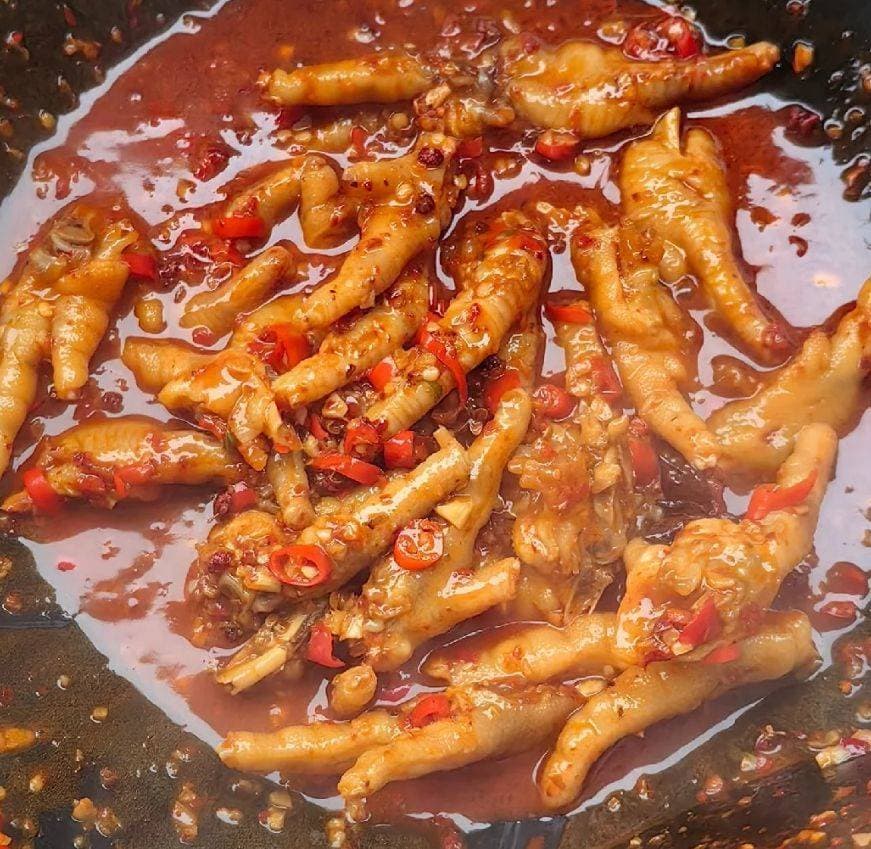 香辣卤鸡爪：香气四溢，美味难挡