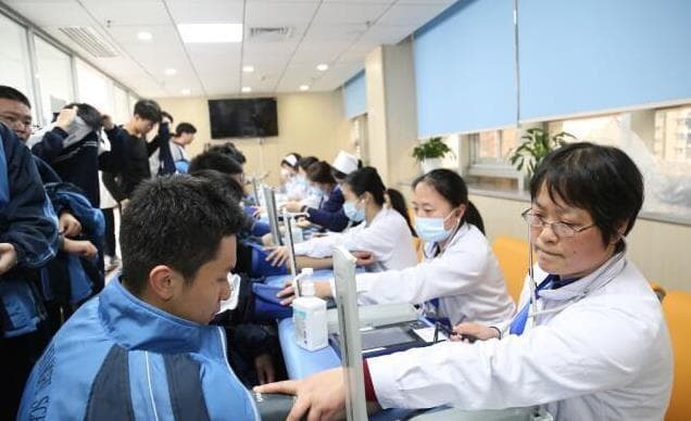 高考体检结束！视力不良、脂肪肝等问题频现，考生健康成焦点