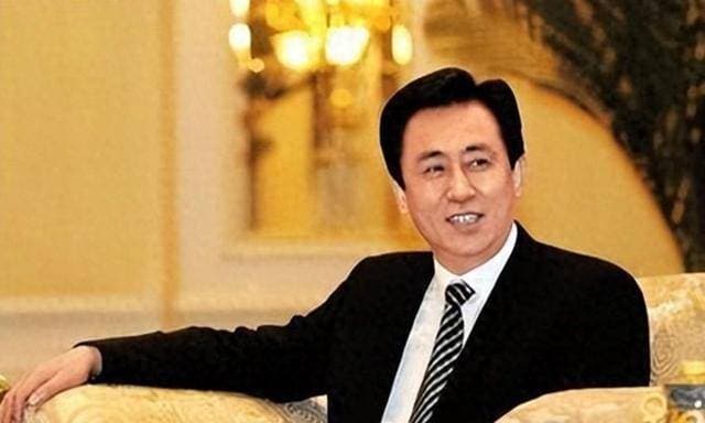 恒大集团危机深度解析：地产巨头的起伏与启示