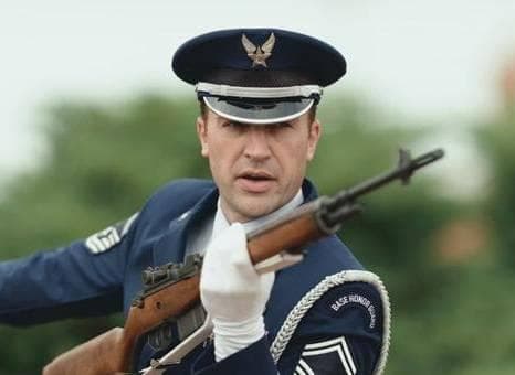 美国的国民警卫队是什么性质的部队？跟警察的区别在哪里