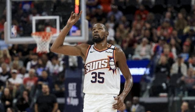 NBA历史上最强阵容！这5人联手或能轻松实现82连胜