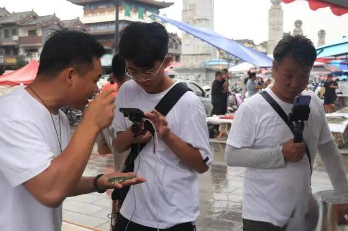 中国玉雕之乡：不产玉的小镇变身“天下玉源”
