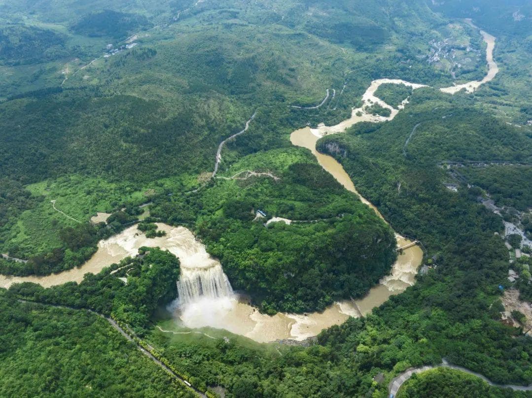 黄果树旅游区接待游客超千万人次，当地特色产业助力乡村振兴