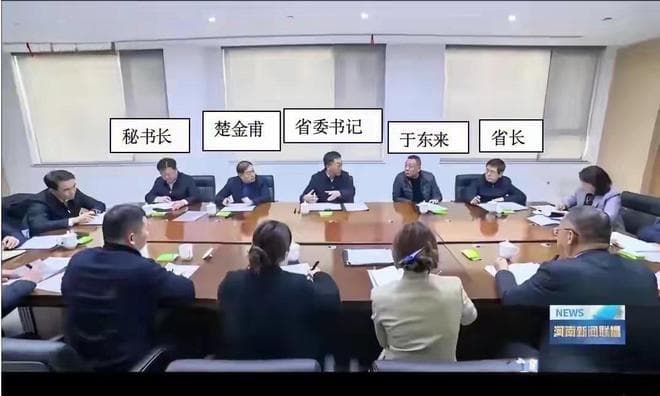 罕见待遇！企业家坐书记和省长中间开会，胖东来隔天宣布郑州开店