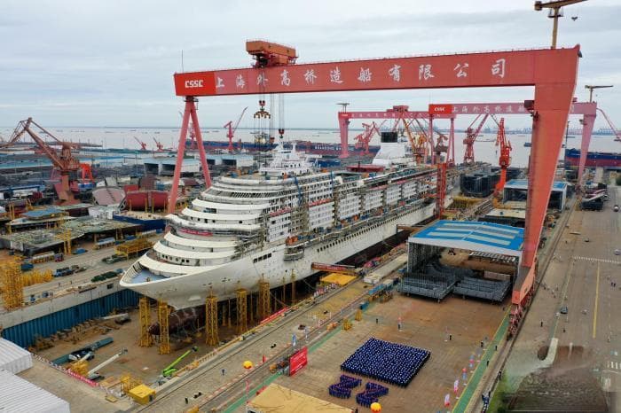 中国首制大型邮轮在外高桥造船实现全船贯通