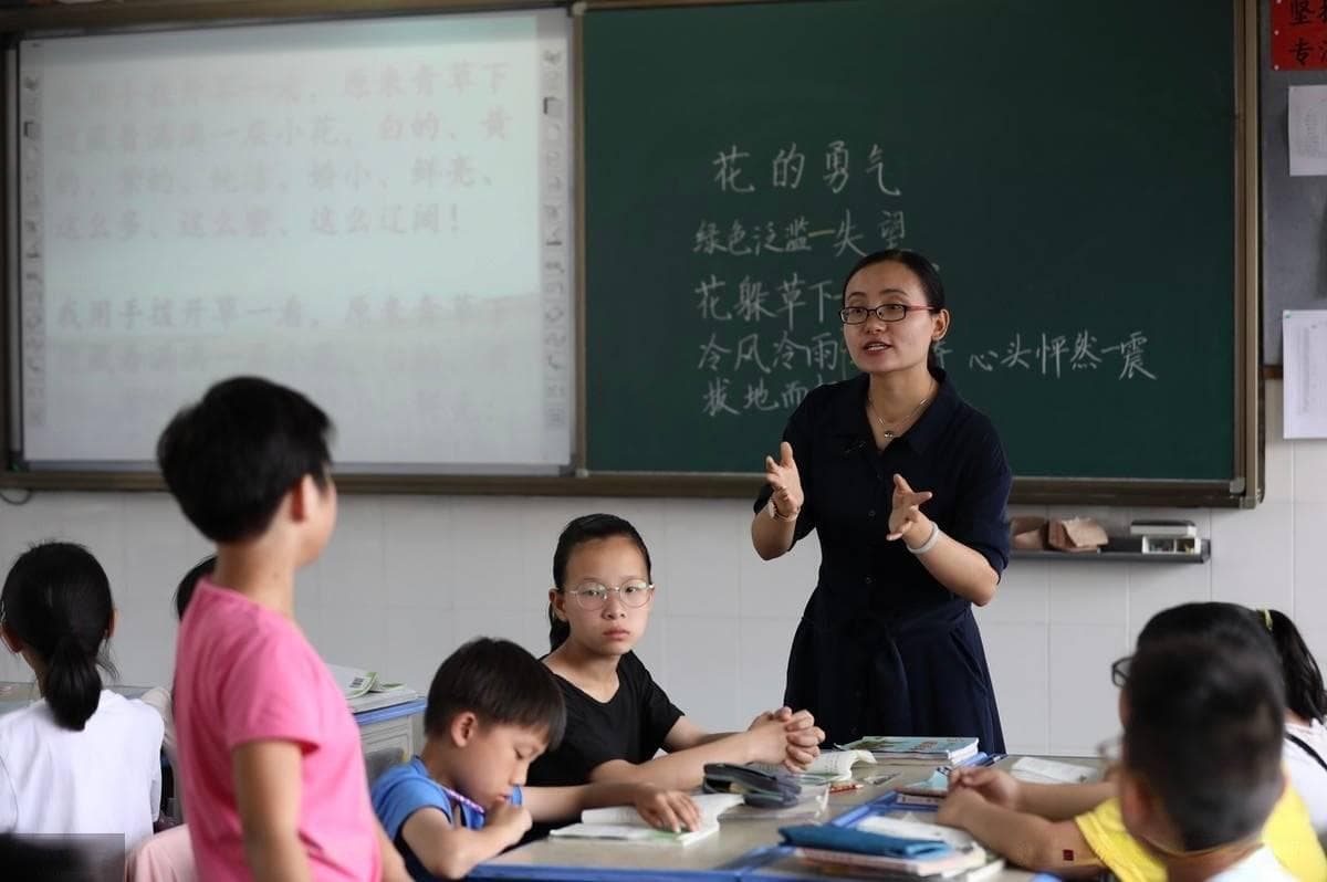 教师工资即将上调：月薪5000算高吗，各地教师工资差距有多大？