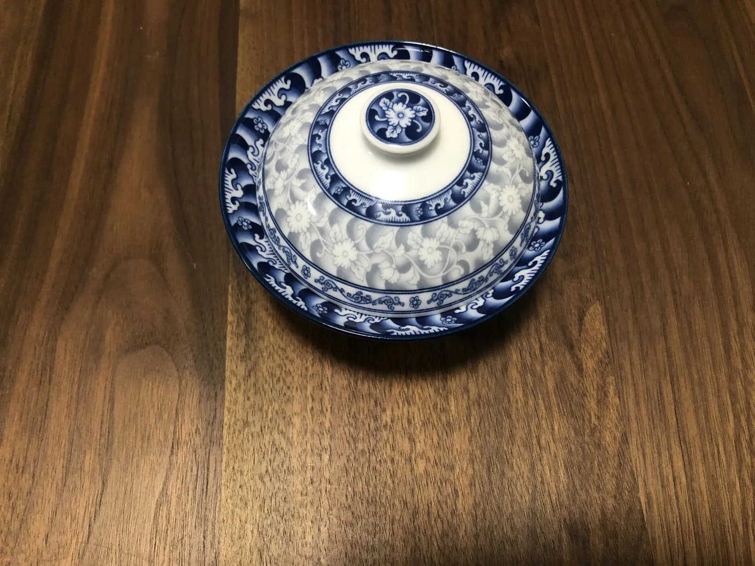 成化青花瓷器：古董市场的宠儿
