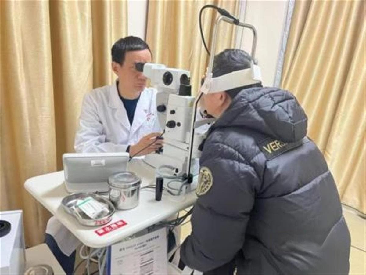 剧烈咳嗽或会撕裂视网膜，医生提醒：这些人群需警惕！