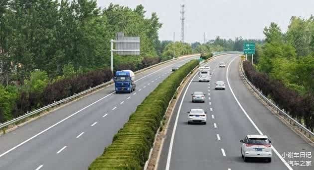 高速公路车祸应急指南：第一时间该做什么？