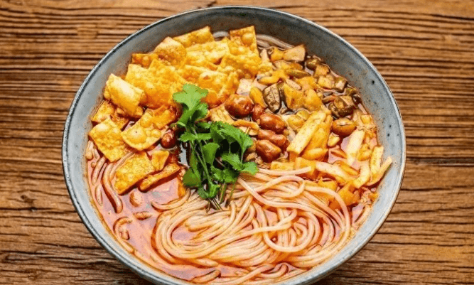 螺蛳粉：一碗让人欲罢不能的味蕾盛宴