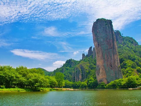 鼎湖峰：自然与历史交融的奇观